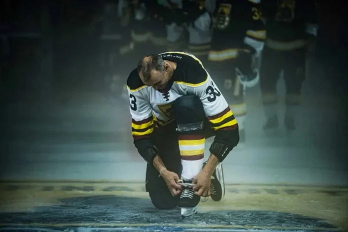 zdeno-chara-leaves-skates-ice